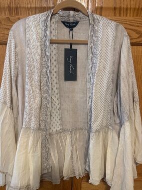 Young Threads  Ivory & Light Gray  Top NWT @kelzBoyce